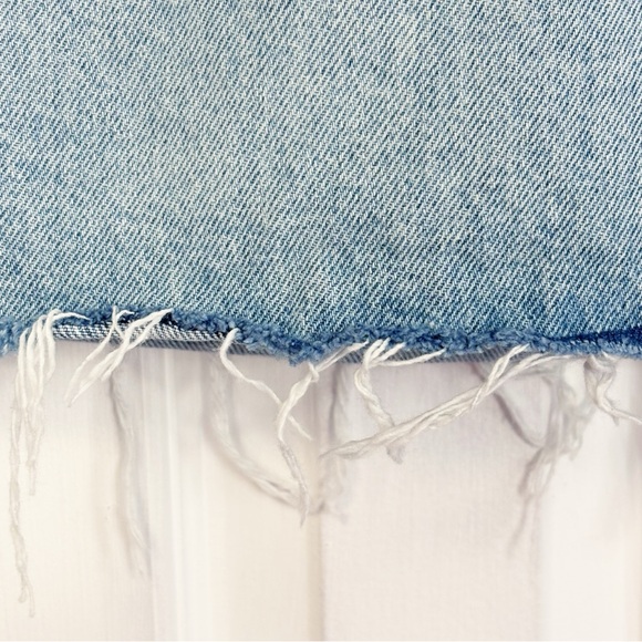 Old Navy Light Wash Blue Denim Distressed Mid-Rise Mini Jean Skirt 20 - Picture 8 of 16